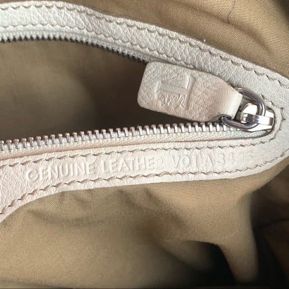 Tod’s White Quilted Pebble Leather Purse - Picture 13 of 16